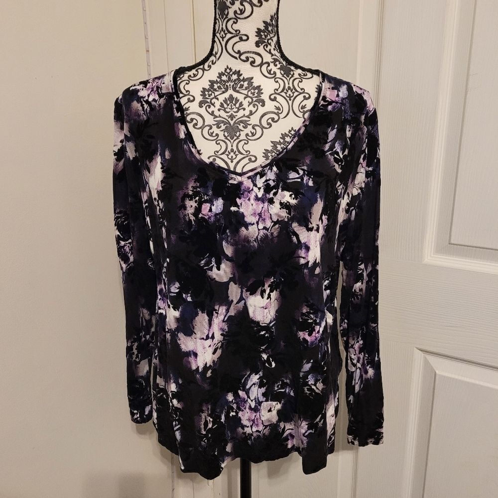 Simply‎ Vera Wang velvet floral top